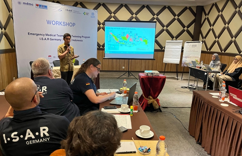 Ministry of Health Indonesia informing about disaster response structures in the country. (© RKI) Ministry of Health Indonesia informing about disaster response structures in the country.