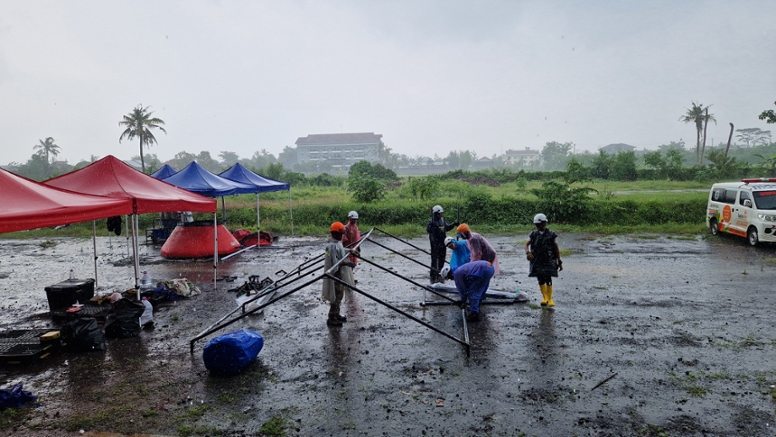 Heavy rains during EMT facilities setup and dismantling. (© RKI) Heavy rains during EMT facilities setup and dismantling.