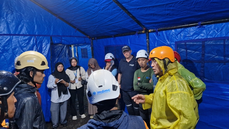 At one of the EMT tents during the group rotations. (© RKI) At one of the EMT tents during the group rotations.