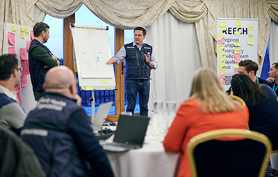 A WHO EURO trainer during the theoretical part. (© Karin Bauer) A WHO EURO trainer during the theoretical part.