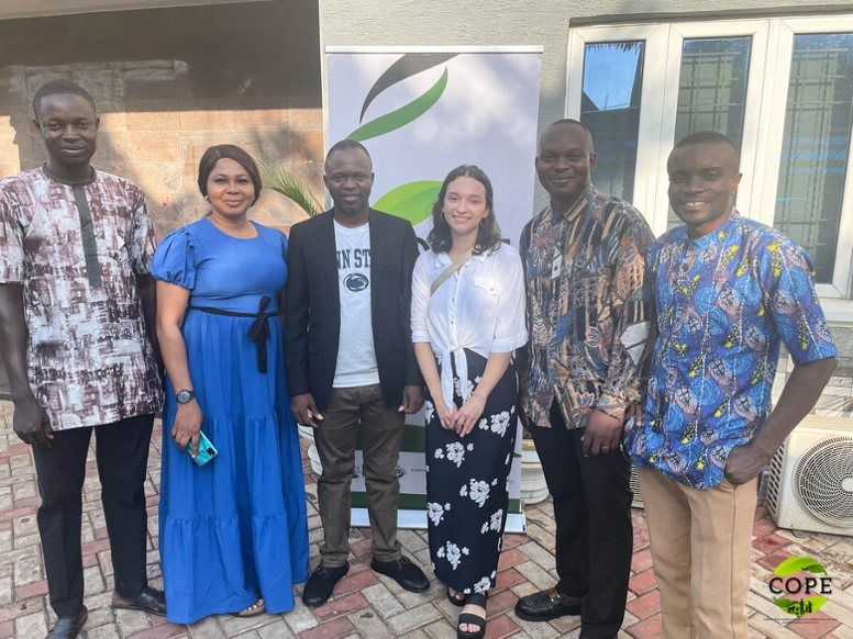 Das gesamte Anthropologie-Team kurz vor dem dreimonatigen Forschungsaufenthalt der nigerianischen Seite in der Gemeinde. (© NCDC) Das gesamte Anthropologie-Team kurz vor dem dreimonatigen Forschungsaufenthalt der nigerianischen Seite in der Gemeinde.