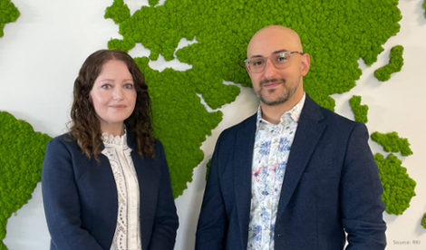 Georges Hattab und Bahar İlgen FG „Visualisierung“ am Zentrum für Künstliche Intelligenz in der Public Health-Forschung am RKI. (© RKI) Georges Hattab und Bahar İlgen FG „Visualisierung“ am Zentrum für Künstliche Intelligenz in der Public Health-Forschung am RKI.