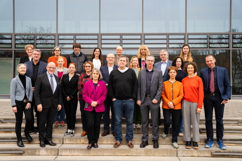 Mitglieder der Kommission für Infektionsprävention in medizinischen Einrichtungen und in Einrichtungen und Unternehmen der Pflege und Eingliederungshilfe (KRINKO) (© RKI) Mitglieder der Kommission für Infektionsprävention in medizinischen Einrichtungen und in Einrichtungen und Unternehmen der Pflege und Eingliederungshilfe (KRINKO)