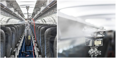 DryFog 2S während des Vernebelns in der Kabine eines Passagierflugzeugs (Quelle: Sonja Brüggemann/Lufthansa Technik AG) (© Sonja Brüggemann/Lufthansa Technik AG) DryFog 2S während des Vernebelns in der Kabine eines Passagierflugzeugs (Quelle: Sonja Brüggemann/Lufthansa Technik AG)