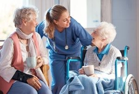 Betreuung von älteren Menschen. Quelle: © David L/peopleimages.com - AdobeStock